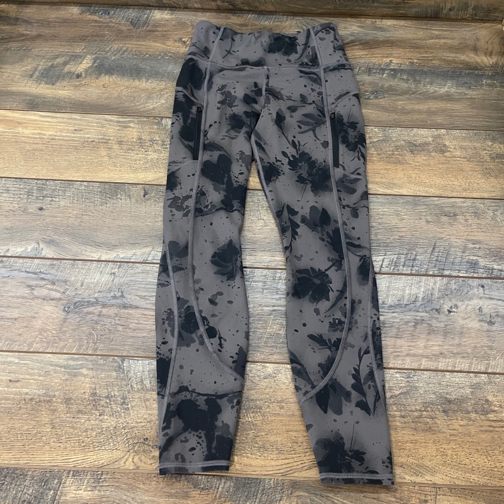 Athleta Ultimate Stash Pocket 7/8 Leggings Grey Floral Splash Pockets S Active